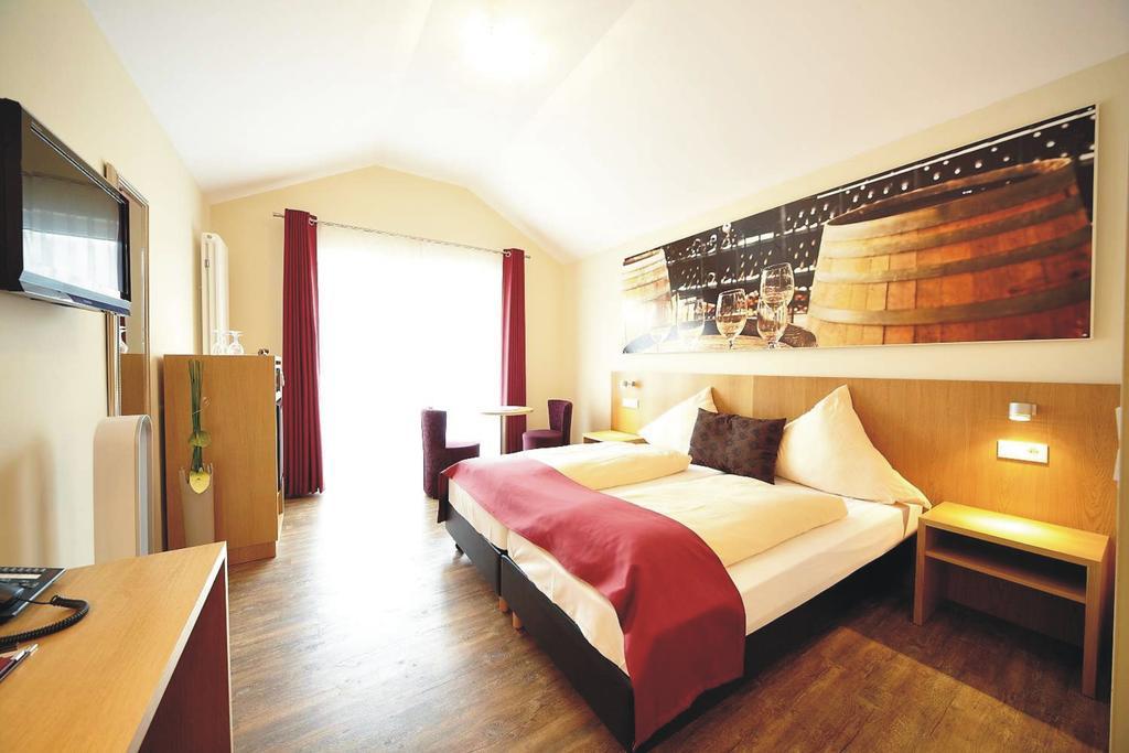 Christiana'S Wein & Art Hotel Bernkastel-Kues Ruang foto