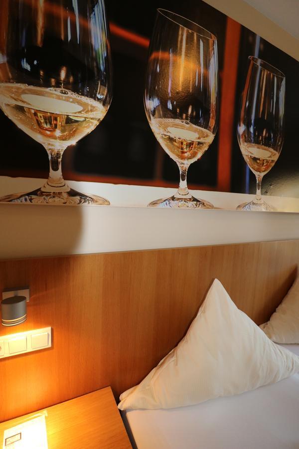 Christiana'S Wein & Art Hotel Bernkastel-Kues Bagian luar foto