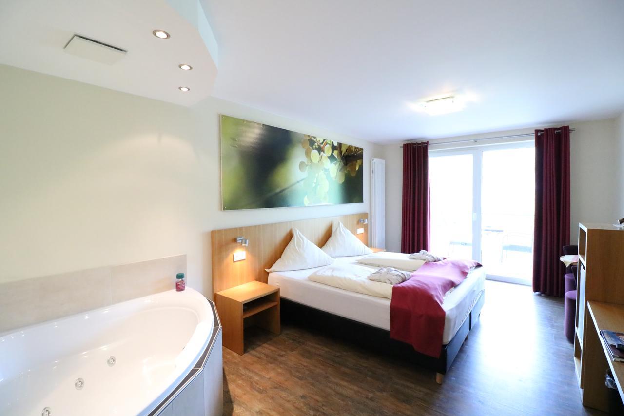Christiana'S Wein & Art Hotel Bernkastel-Kues Bagian luar foto