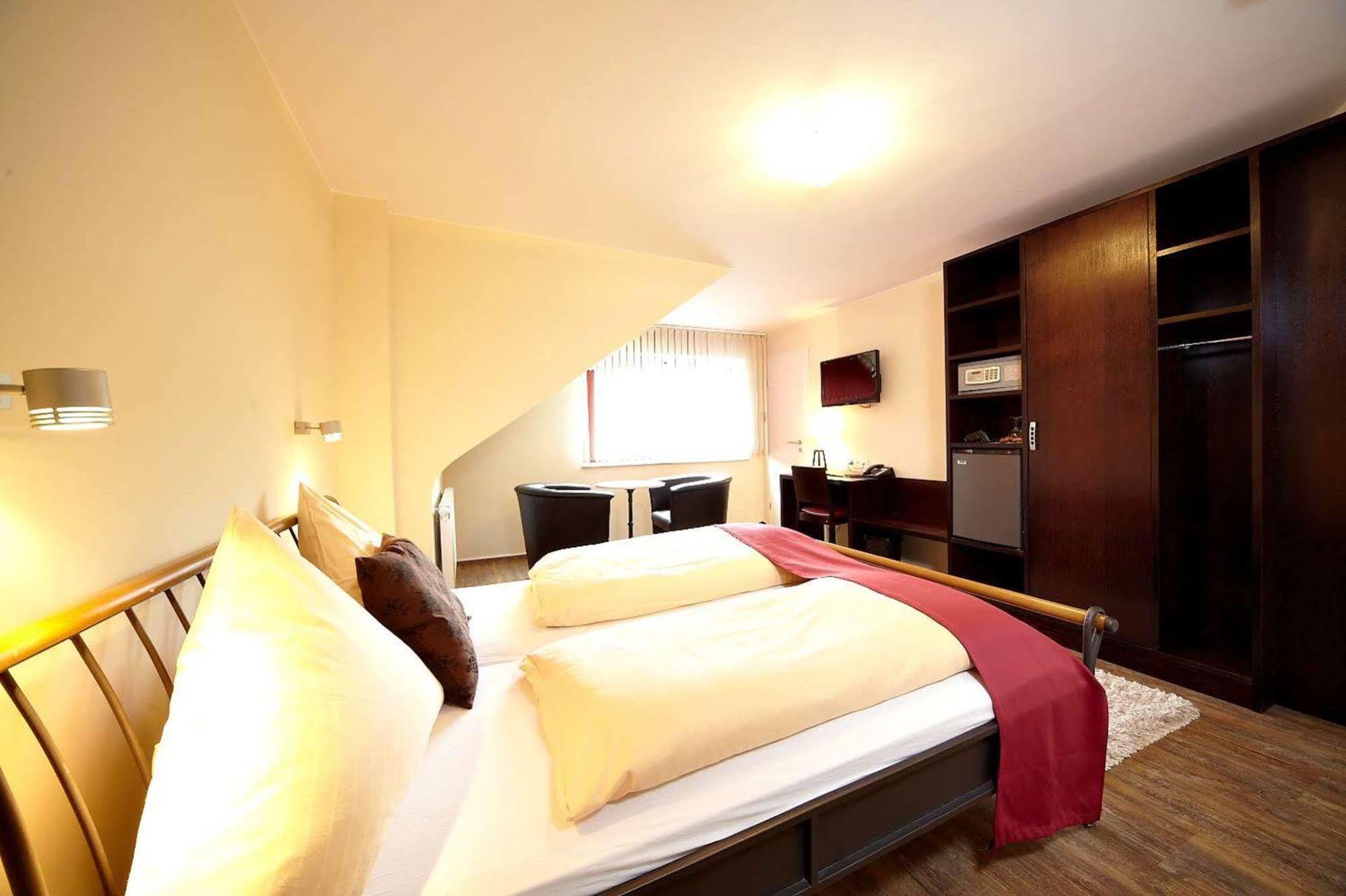 Christiana'S Wein & Art Hotel Bernkastel-Kues Bagian luar foto