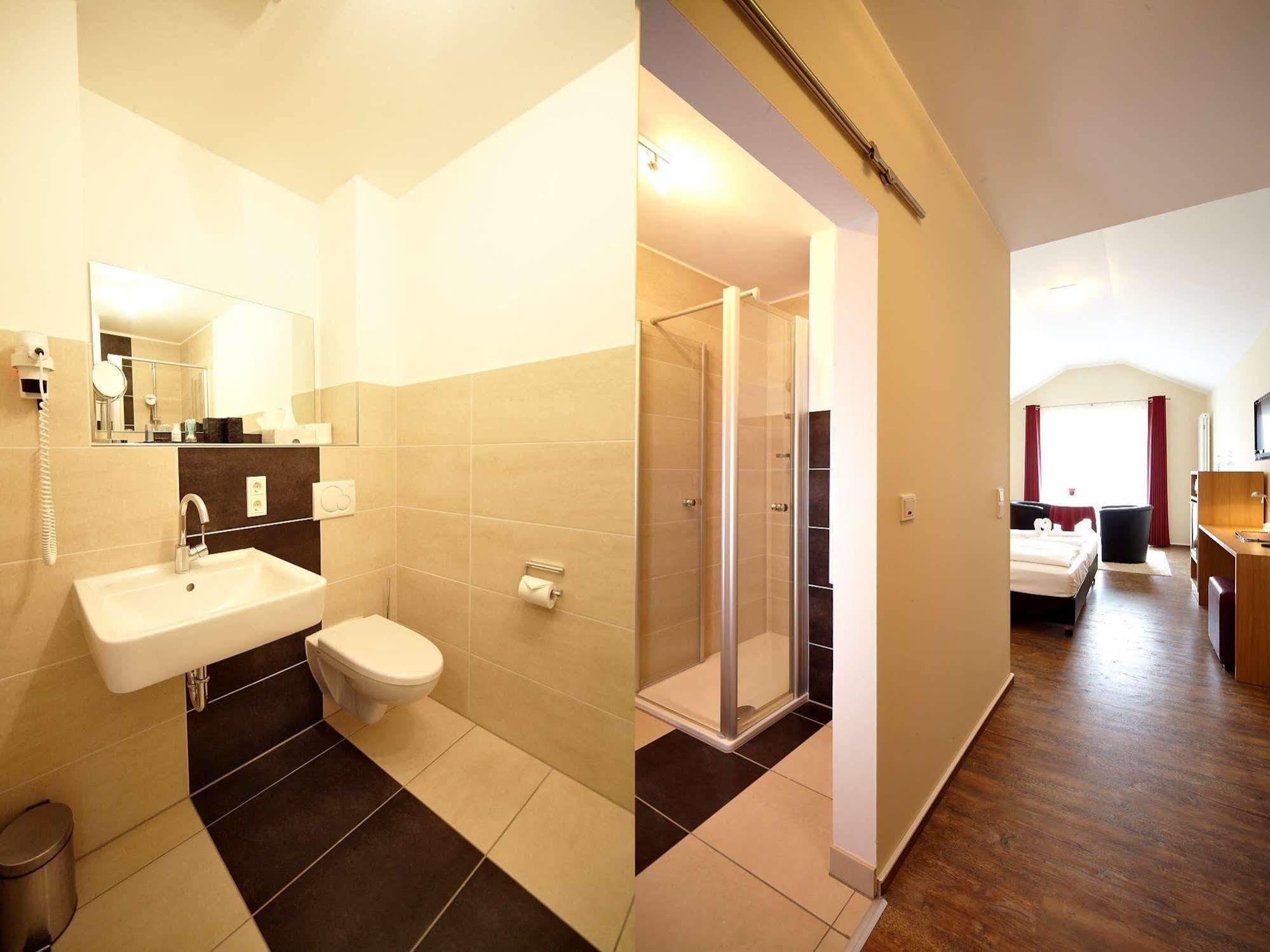 Christiana'S Wein & Art Hotel Bernkastel-Kues Bagian luar foto