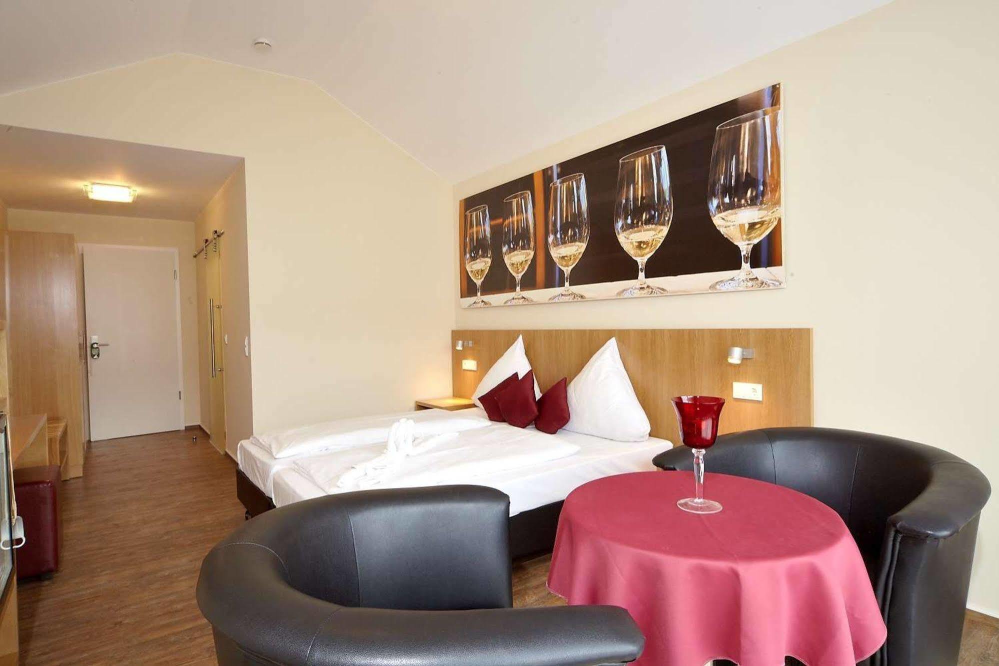 Christiana'S Wein & Art Hotel Bernkastel-Kues Bagian luar foto